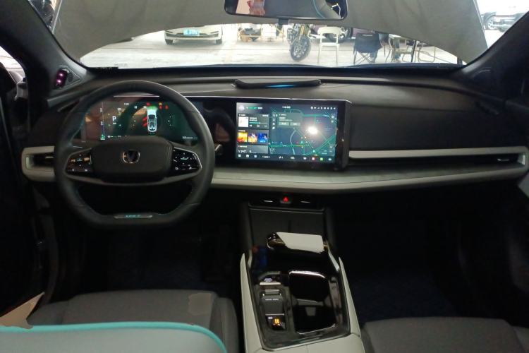 Used CHANGAN UNI-T 2023 Second-Generation 1.5T Prestige Model Center Console