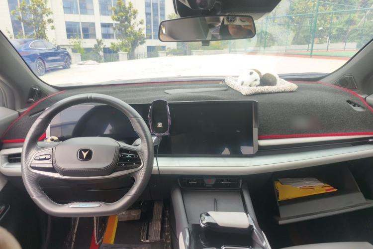 Used CHANGAN UNI-T 2023 Second-Generation 1.5T Prestige Model Center Console