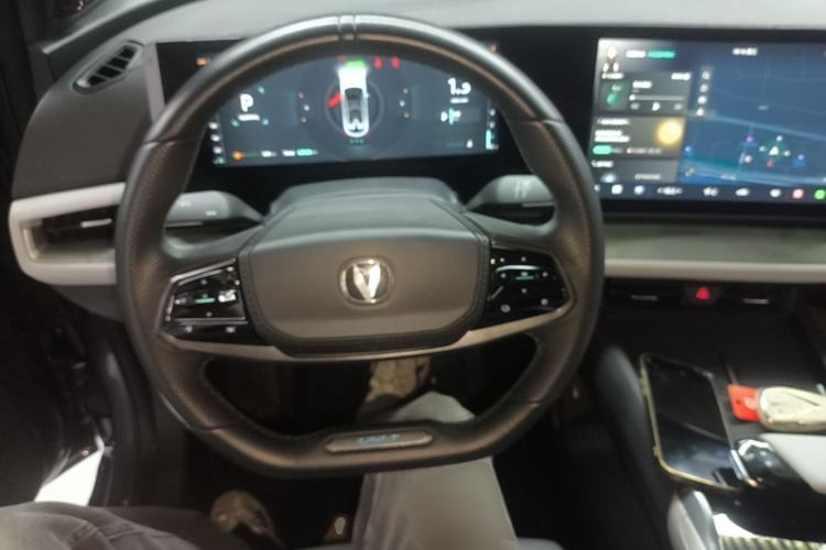 Used CHANGAN UNI-T 2023 Second-Generation 1.5T Prestige Model Center Console