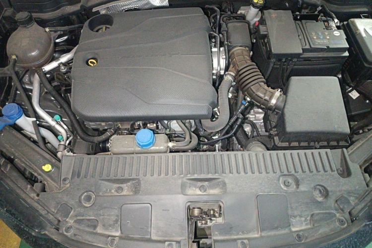 Used CHANGAN UNI-T 2023 Second-Generation 1.5T Prestige Model Engine Bay