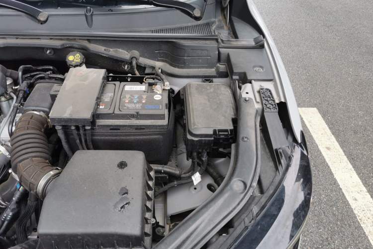 Used CHANGAN UNI-T 2023 Second-Generation 1.5T Prestige Model Engine Bay Left