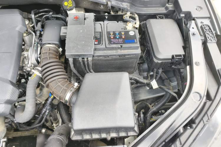Used CHANGAN UNI-T 2023 Second-Generation 1.5T Prestige Model Engine Bay Left