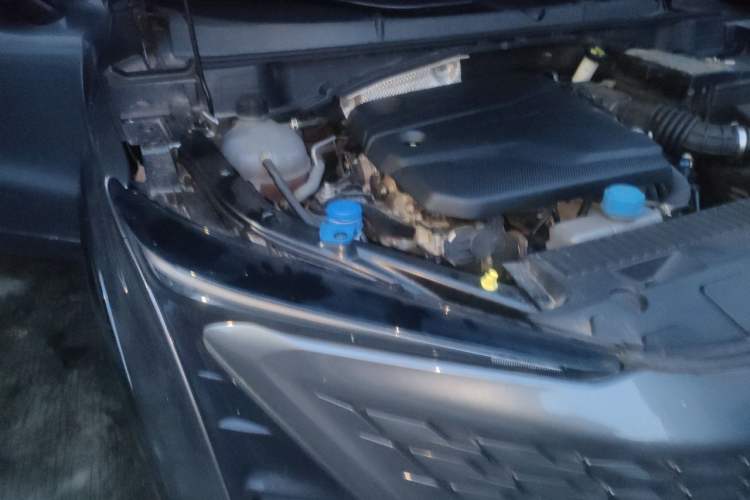 Used CHANGAN UNI-T 2023 Second-Generation 1.5T Prestige Model Engine Bay Right