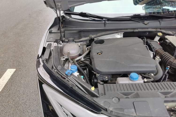 Used CHANGAN UNI-T 2023 Second-Generation 1.5T Prestige Model Engine Bay Right