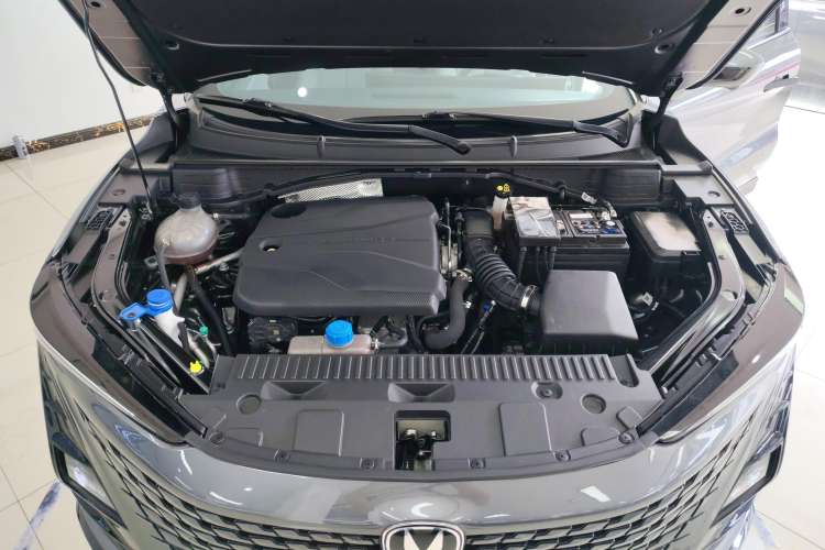 Used CHANGAN UNI-T 2023 Second-Generation 1.5T Prestige Model Engine Bay