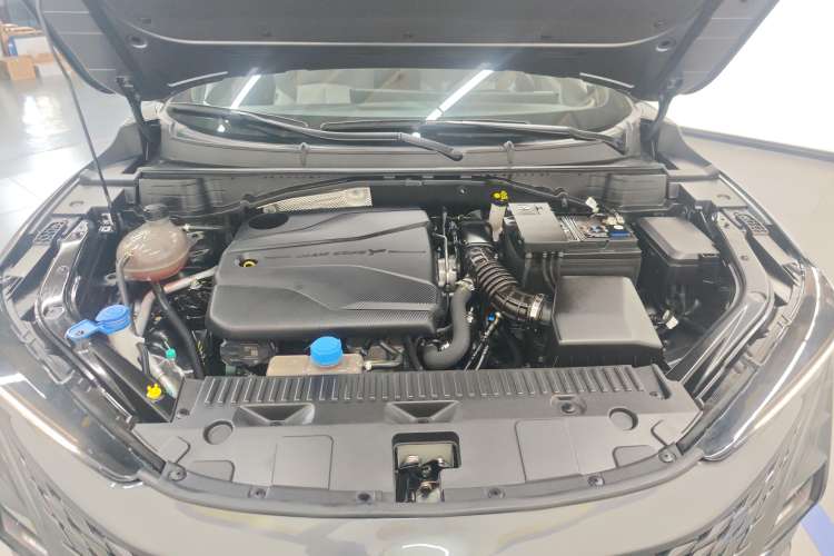 Used CHANGAN UNI-T 2023 Second-Generation 1.5T Prestige Model Engine Bay