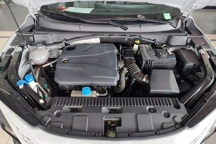 Used CHANGAN UNI-T 2023 Second-Generation 1.5T Prestige Model Engine Bay