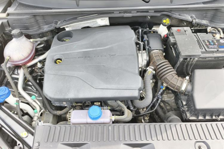Used CHANGAN UNI-T 2023 Second-Generation 1.5T Prestige Model Engine Bay