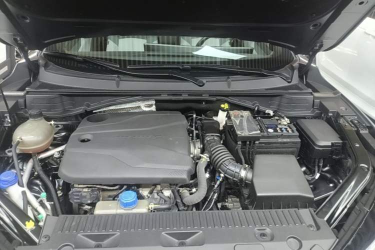 Used CHANGAN UNI-T 2023 Second-Generation 1.5T Prestige Model Engine Bay