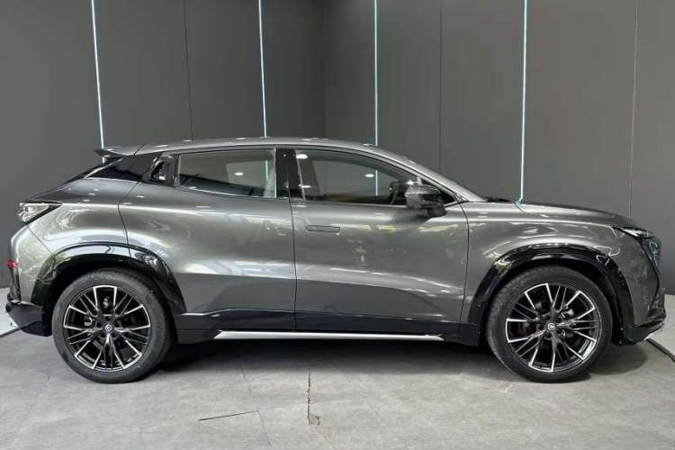 Used CHANGAN UNI-T 2023 Second-Generation 1.5T Prestige Model Exterior 5