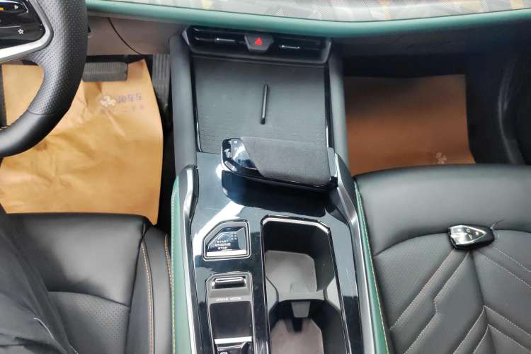 Used CHANGAN UNI-T 2023 2nd Generation 1.5T Sport Edition Flagship Version Gear Lever