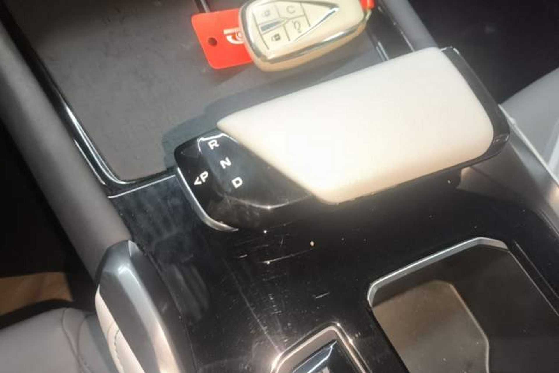 Used CHANGAN UNI-T 2023 Second-Generation 1.5T Prestige Model Gear Lever