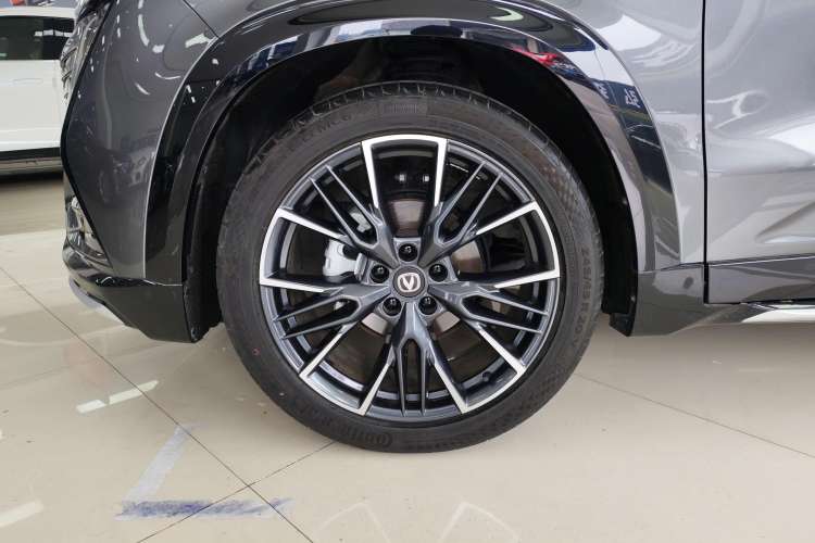 Used CHANGAN UNI-T 2023 Second-Generation 1.5T Prestige Model Left Front Wheel Hub