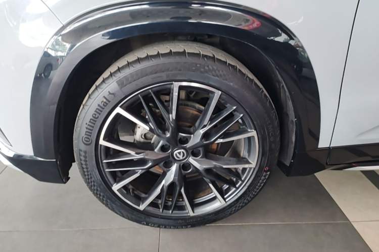 Used CHANGAN UNI-T 2023 Second-Generation 1.5T Prestige Model Left Front Wheel Hub