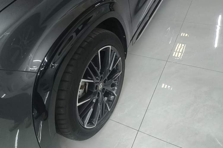 Used CHANGAN UNI-T 2023 Second-Generation 1.5T Prestige Model Left Front Wheel Hub