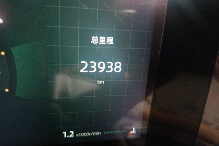 Used CHANGAN UNI-T 2023 Second-Generation 1.5T Prestige Model Odometer Close Up