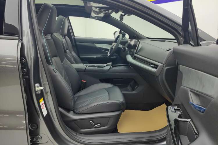 Used CHANGAN UNI-T 2023 2nd Generation 1.5T Flagship Version Right Front Seat