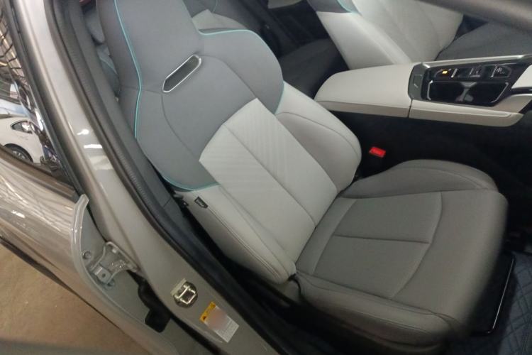 Used CHANGAN UNI-T 2023 Second-Generation 1.5T Prestige Model Right Front Seat