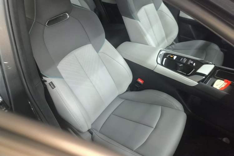 Used CHANGAN UNI-T 2023 Second-Generation 1.5T Prestige Model Right Front Seat