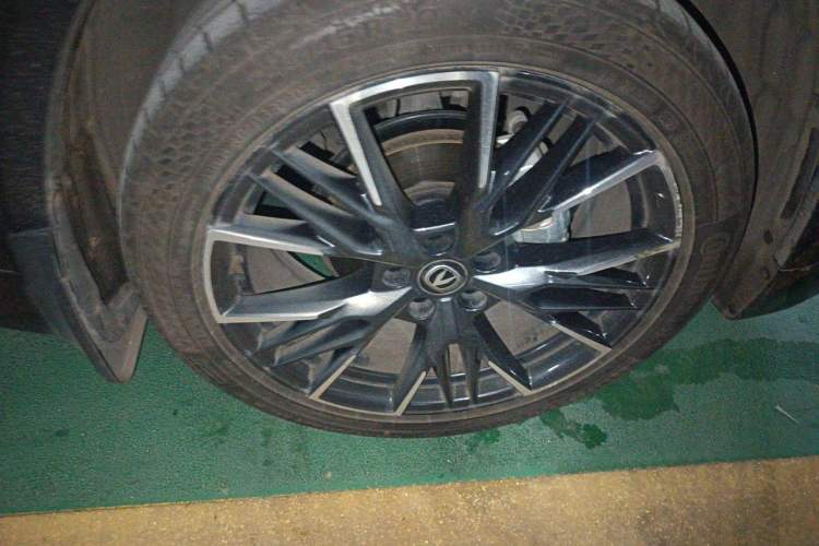 Used CHANGAN UNI-T 2023 Second-Generation 1.5T Prestige Model Right Front Wheel Hub