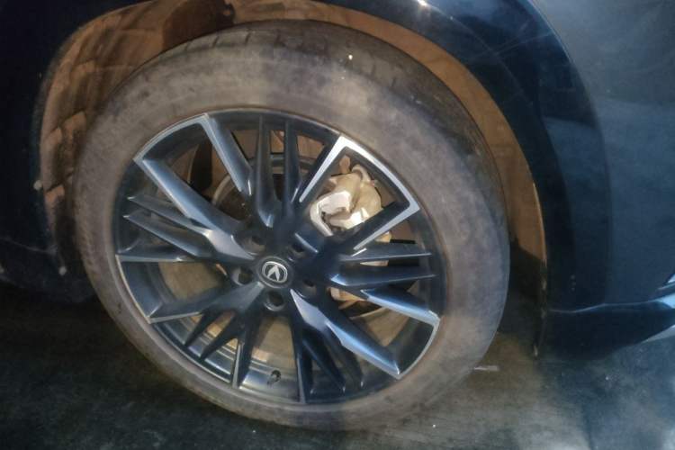 Used CHANGAN UNI-T 2023 Second-Generation 1.5T Prestige Model Right Front Wheel Hub