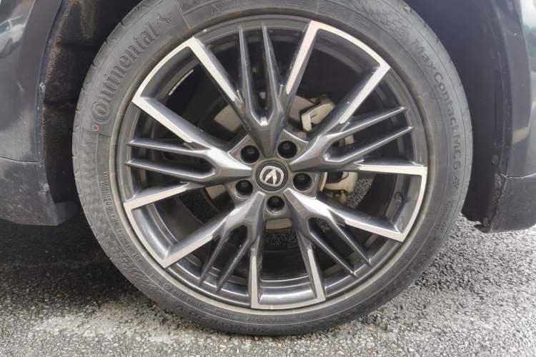 Used CHANGAN UNI-T 2023 Second-Generation 1.5T Prestige Model Right Front Wheel Hub