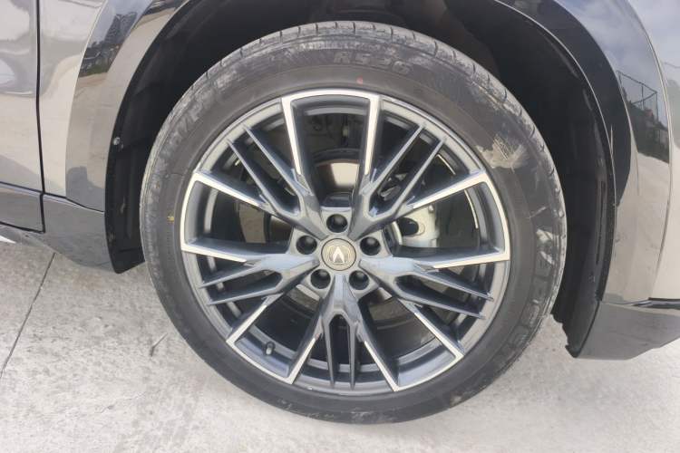 Used CHANGAN UNI-T 2023 Second-Generation 1.5T Prestige Model Right Front Wheel Hub