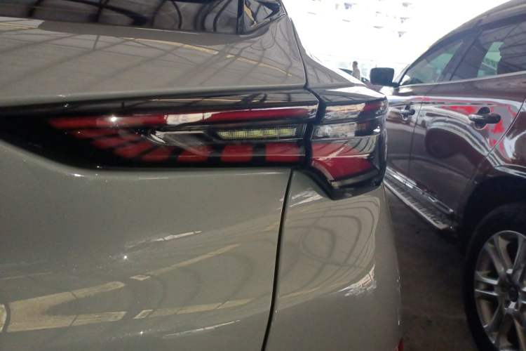 Used CHANGAN UNI-T 2023 Second-Generation 1.5T Prestige Model Right Rear Taillight
