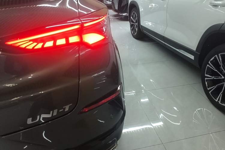 Used CHANGAN UNI-T 2023 Second-Generation 1.5T Prestige Model Right Rear Taillight