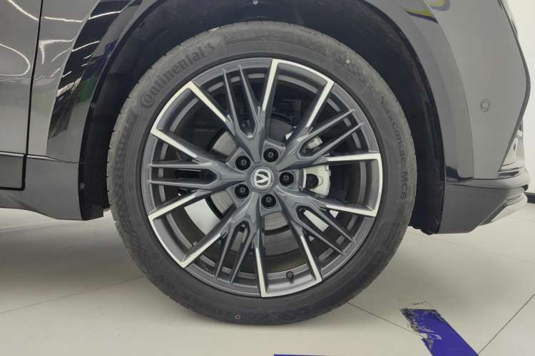 Used CHANGAN UNI-T 2023 2nd Generation 1.5T Flagship Version Right Rear Wheel Hub