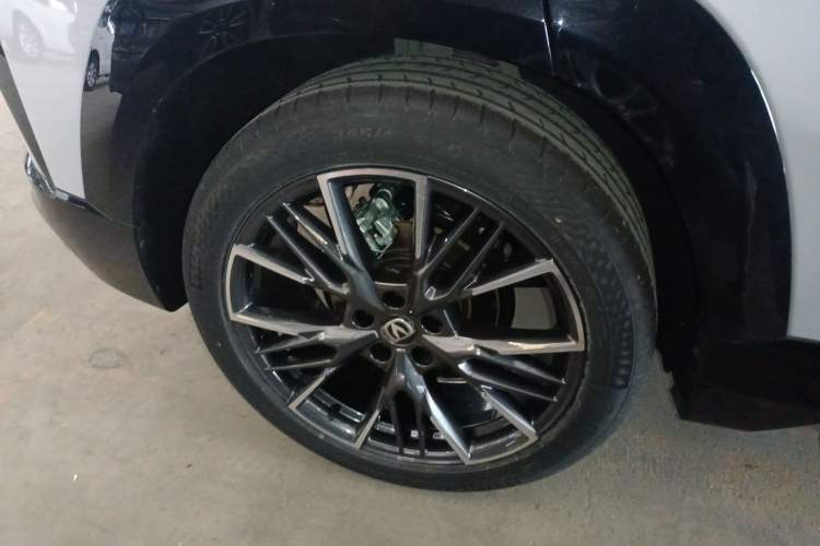 Used CHANGAN UNI-T 2023 Second-Generation 1.5T Prestige Model Right Rear Wheel Hub