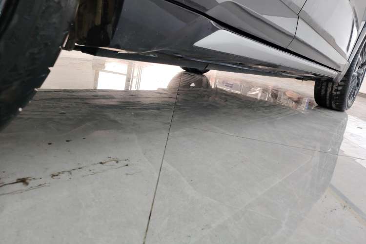 Used CHANGAN UNI-T 2023 Second-Generation 1.5T Prestige Model Right Side Sill