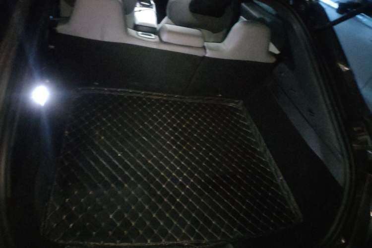 Used CHANGAN UNI-T 2023 Second-Generation 1.5T Prestige Model Trunk