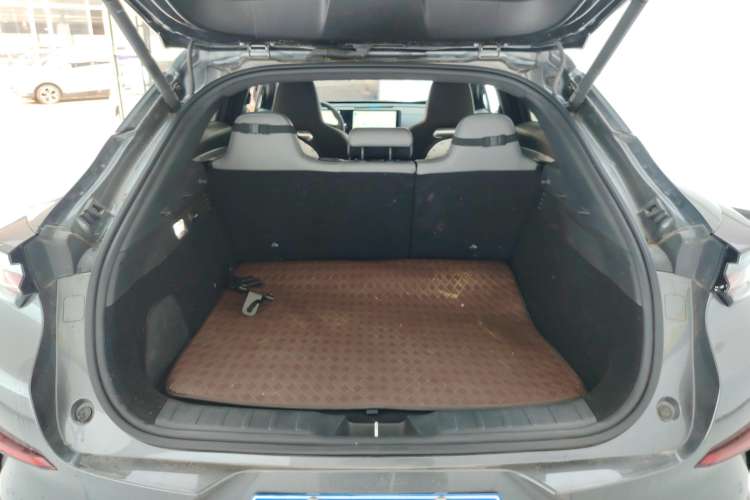 Used CHANGAN UNI-T 2023 Second-Generation 1.5T Prestige Model Trunk