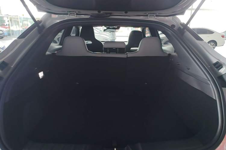 Used CHANGAN UNI-T 2023 Second-Generation 1.5T Prestige Model Trunk