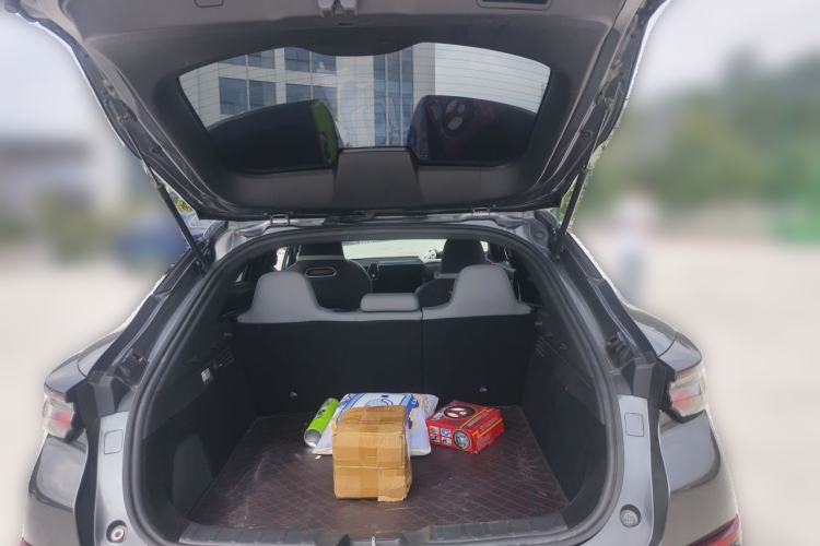 Used CHANGAN UNI-T 2023 Second-Generation 1.5T Prestige Model Trunk
