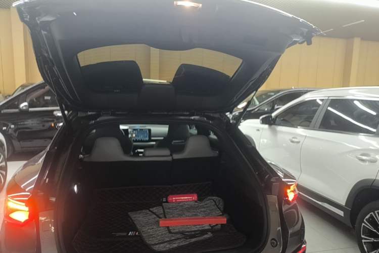 Used CHANGAN UNI-T 2023 Second-Generation 1.5T Prestige Model Trunk