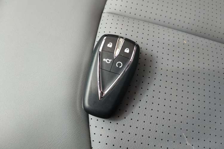 Used CHANGAN UNI-T 2023 Second-Generation 1.5T Prestige Model Vehicle Key