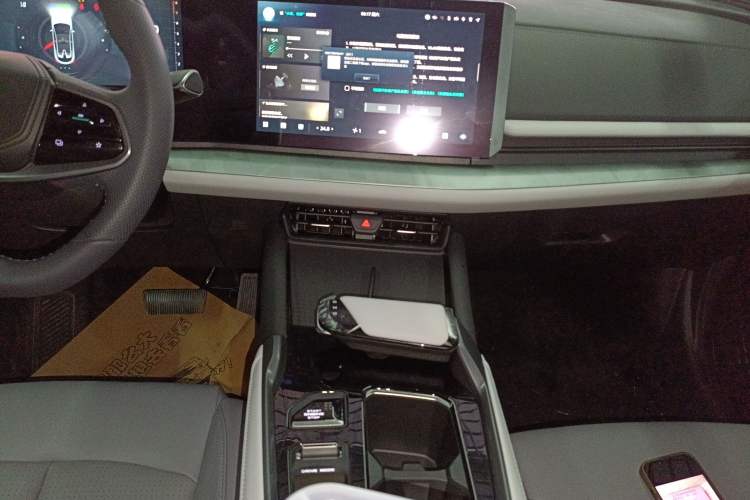 Used CHANGAN UNI-T 2023 Second-Generation 1.5T Prestige Model Audio And AC Panel
