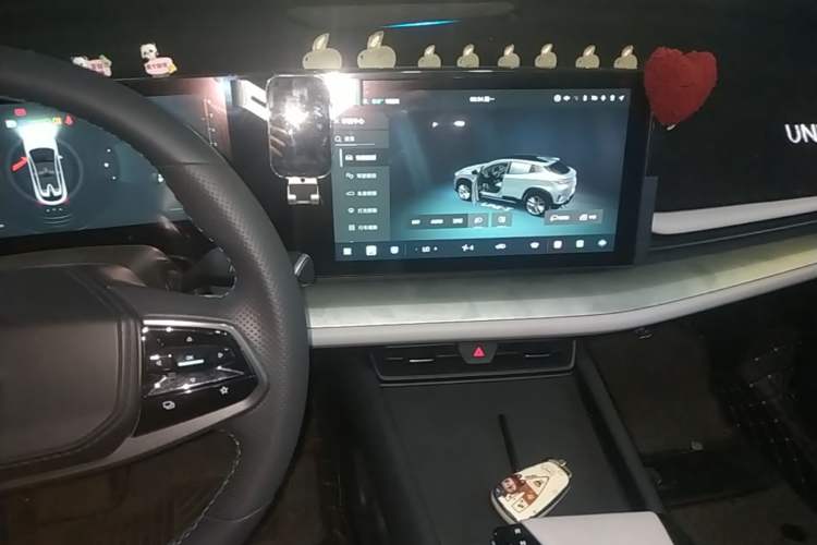 Used CHANGAN UNI-T 2023 Second-Generation 1.5T Prestige Model Audio And AC Panel
