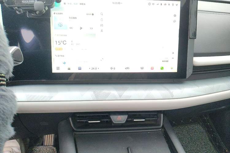 Used CHANGAN UNI-T 2023 Second-Generation 1.5T Prestige Model Audio And AC Panel