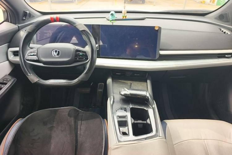 Used CHANGAN UNI-T 2023 Second-Generation 1.5T Prestige Model Center Console
