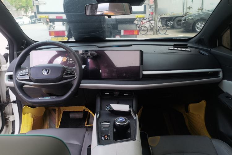 Used CHANGAN UNI-T 2023 Second-Generation 1.5T Prestige Model Center Console