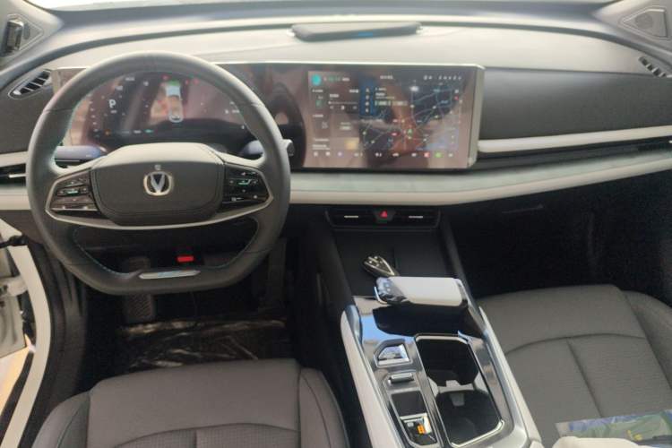 Used CHANGAN UNI-T 2023 Second-Generation 1.5T Prestige Model Center Console