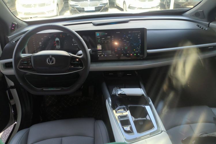 Used CHANGAN UNI-T 2023 Second-Generation 1.5T Prestige Model Center Console