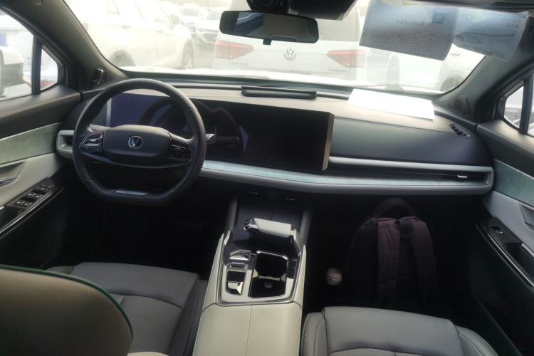 Used CHANGAN UNI-T 2023 Second-Generation 1.5T Prestige Model Center Console