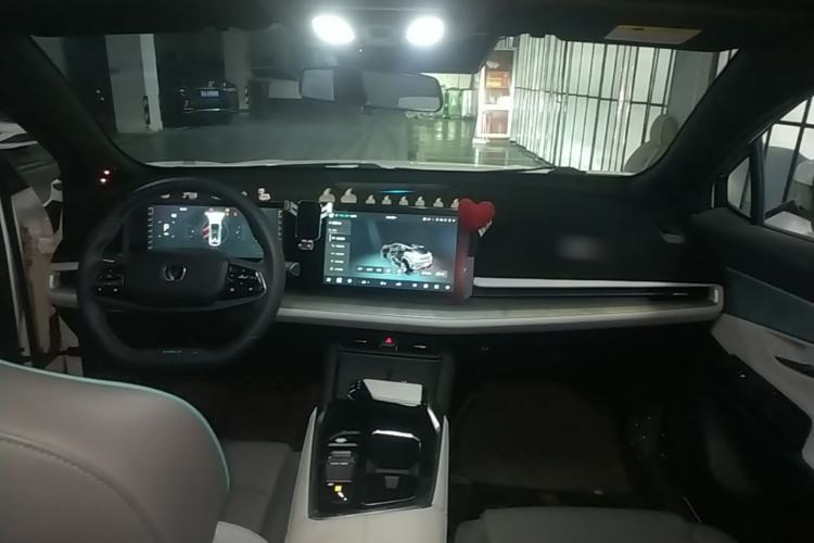 Used CHANGAN UNI-T 2023 Second-Generation 1.5T Prestige Model Center Console