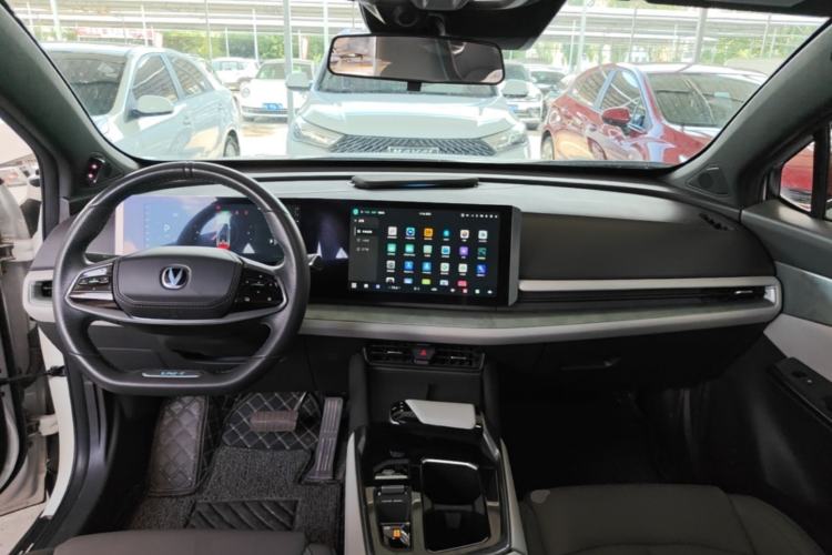 Used CHANGAN UNI-T 2023 Second-Generation 1.5T Prestige Model Center Console