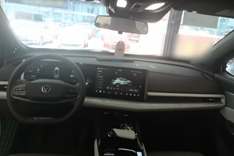 Used CHANGAN UNI-T 2023 Second-Generation 1.5T Prestige Model Center Console