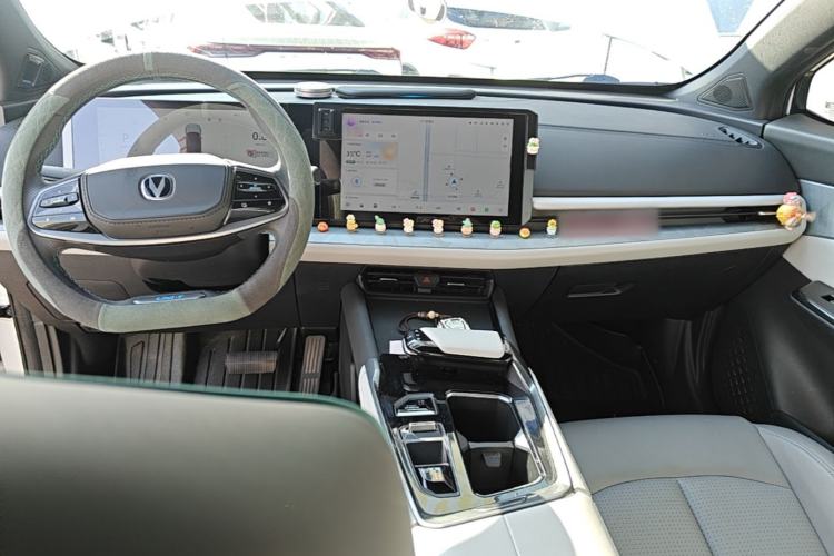 Used CHANGAN UNI-T 2023 Second-Generation 1.5T Prestige Model Center Console